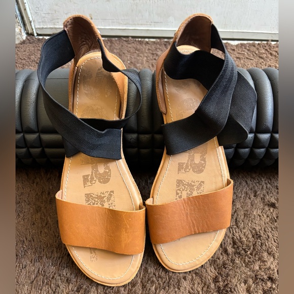 Sorel Shoes - Sorel Women's Ella II flat sandal